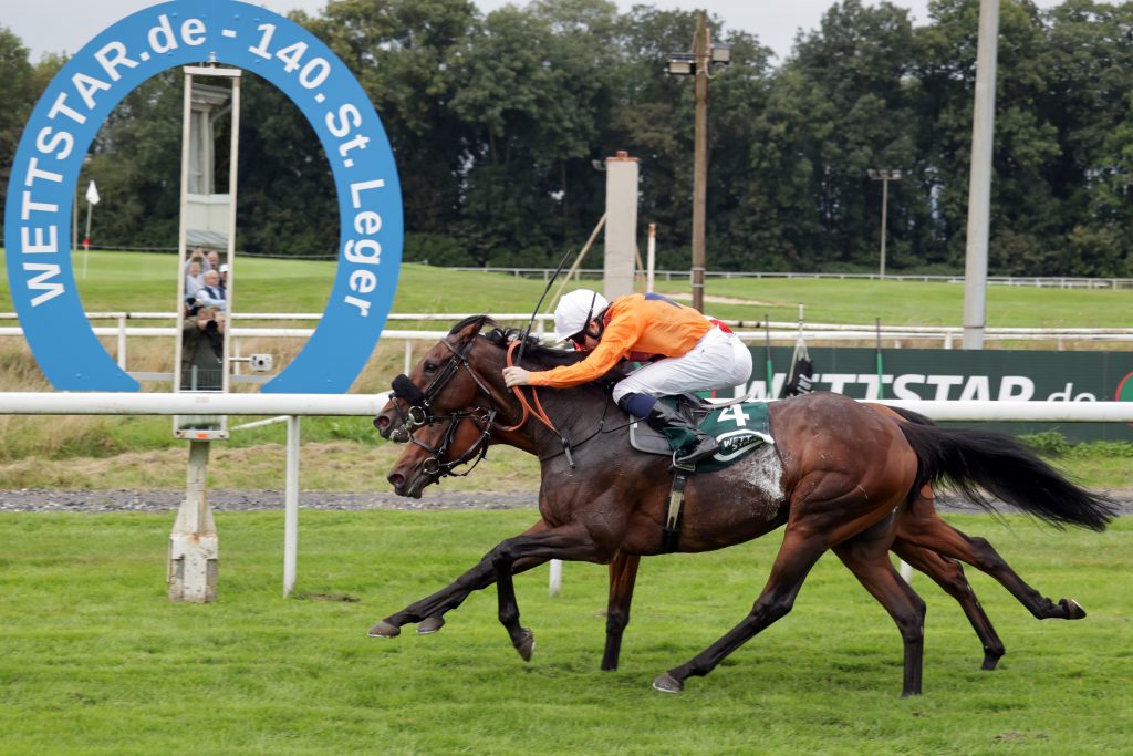 Dortmund, Prydwen mit Callum Shepherd gewinnt das 140. Deutsche St. Leger